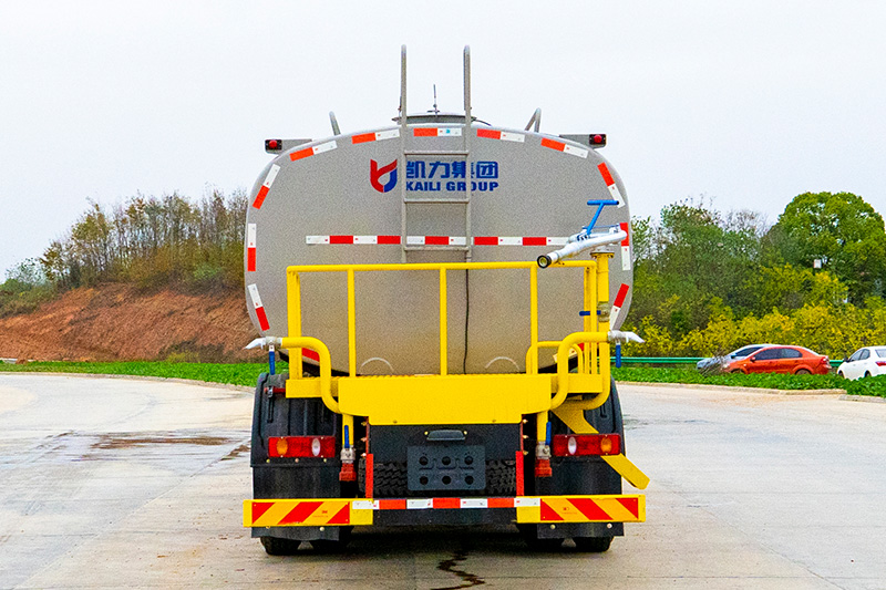 新款华神T5前四后八洒水车  25方