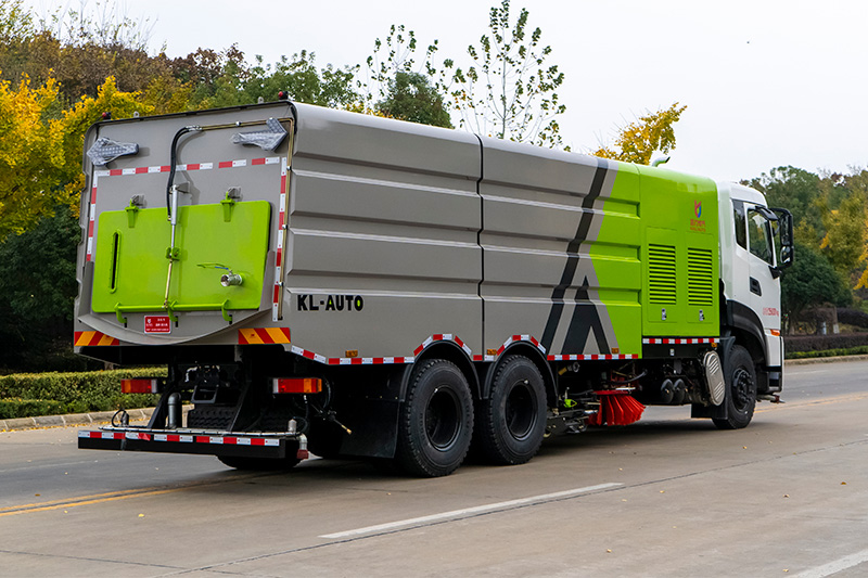 东风天龙洗扫车   10垃圾箱  12方清水箱